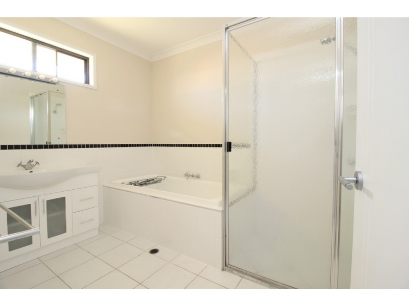 19 Charlton Street, Emerald QLD 4720