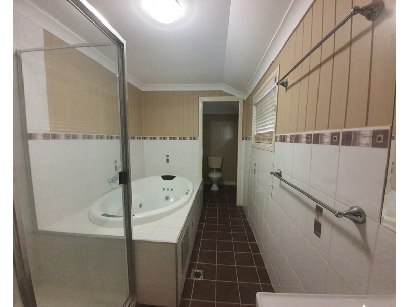 55 Anakie Street, Emerald QLD 4720