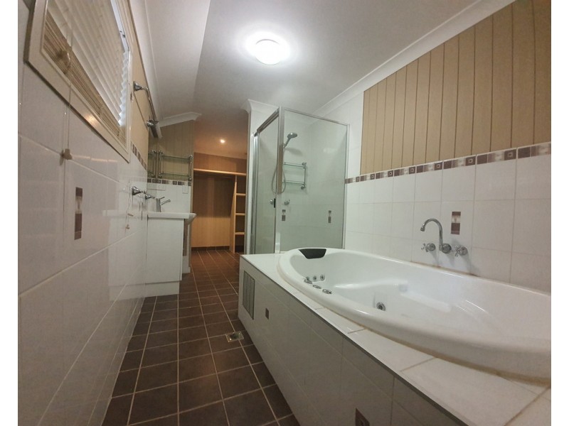 55 Anakie Street, Emerald QLD 4720