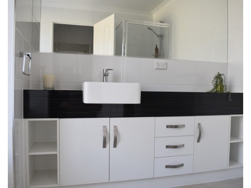 37 Jeppesen Drive, Emerald QLD 4720