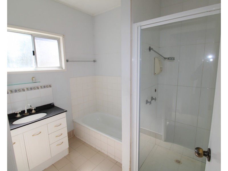 2 Pryor Place, Emerald QLD 4720
