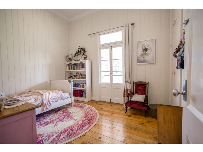 30 Braeside Road, Emerald QLD 4720