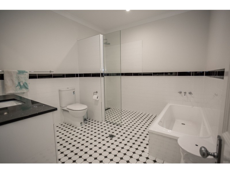 30 Braeside Road, Emerald QLD 4720