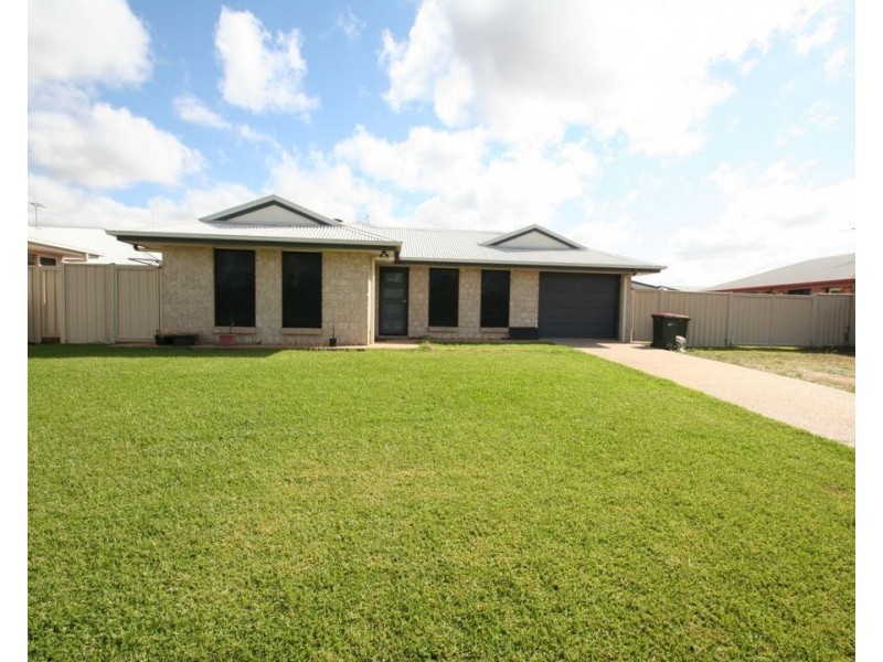 36 Lakeside Drive, Emerald QLD 4720