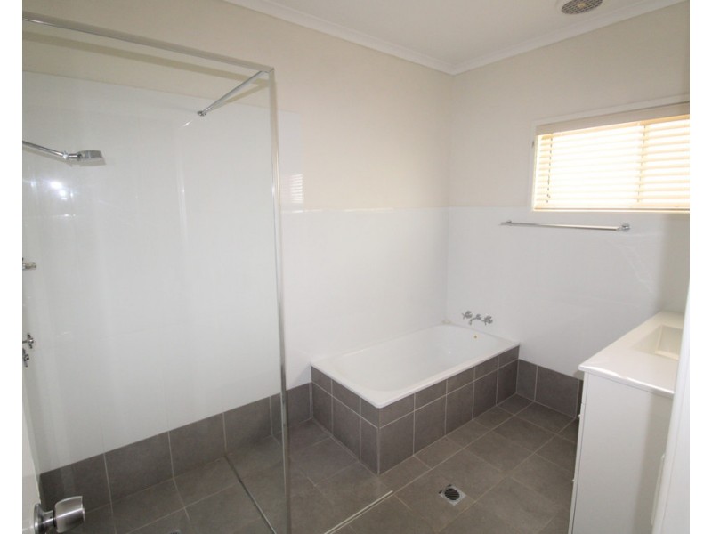 13 Cardinal Drive, Emerald QLD 4720