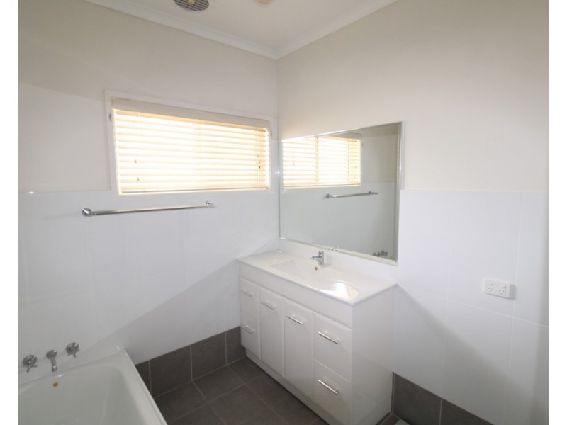 13 Cardinal Drive, Emerald QLD 4720