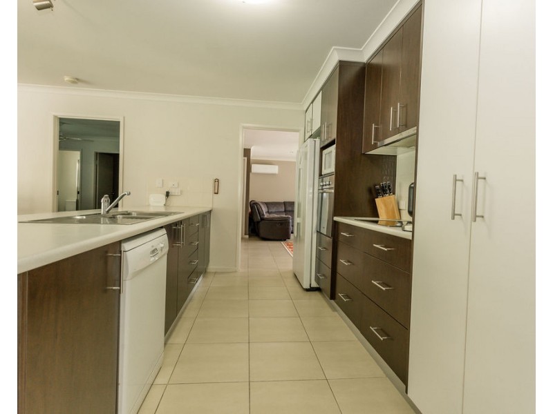 28 Dawn Crescent, Emerald QLD 4720