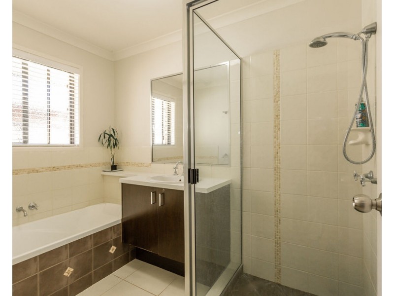 28 Dawn Crescent, Emerald QLD 4720