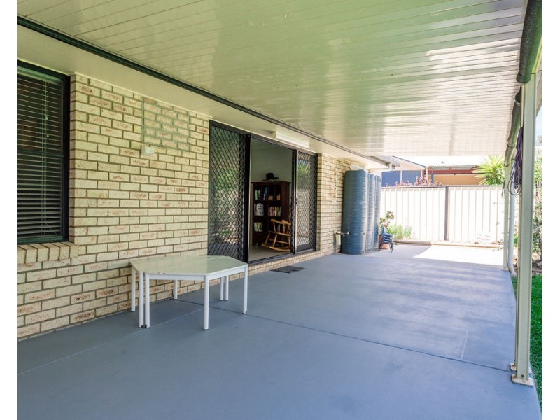 28 Dawn Crescent, Emerald QLD 4720