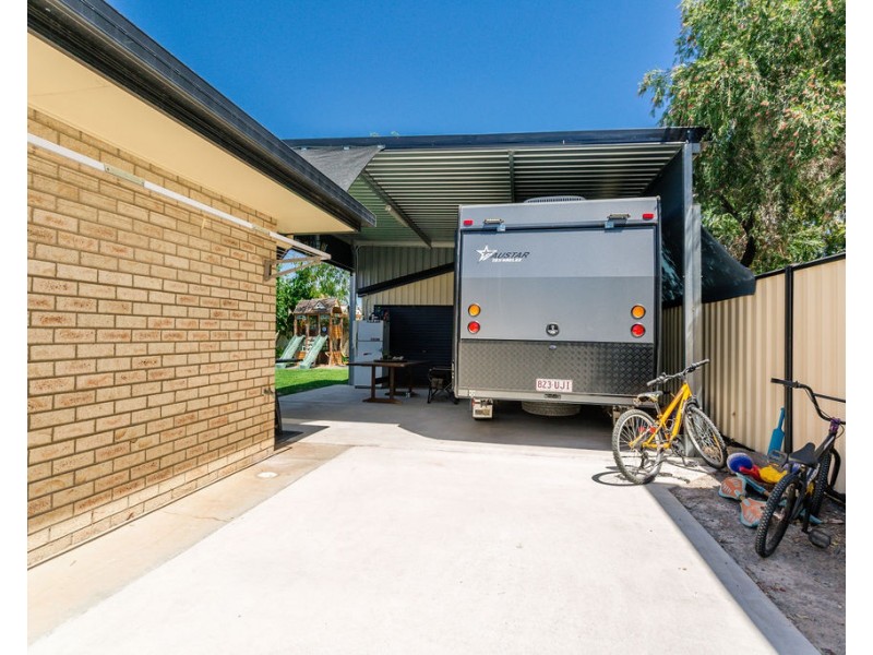 28 Dawn Crescent, Emerald QLD 4720