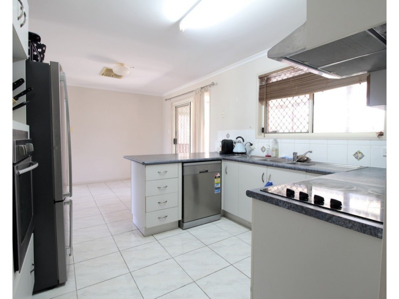 4 Wren Court, Emerald QLD 4720