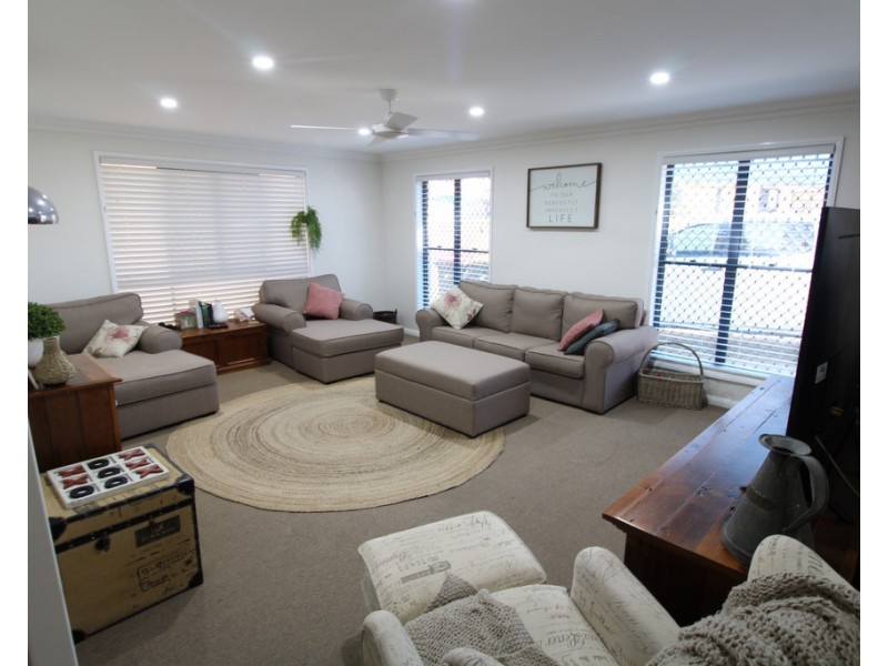 5 Coombs Court, Emerald QLD 4720