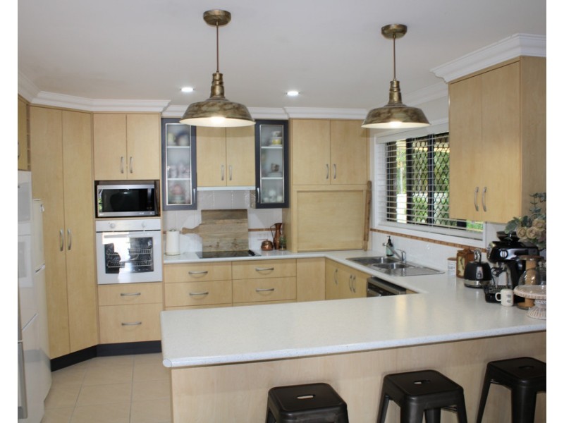 5 Coombs Court, Emerald QLD 4720
