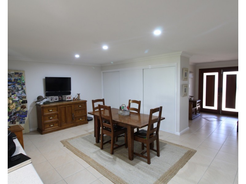 5 Coombs Court, Emerald QLD 4720