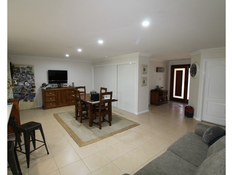 5 Coombs Court, Emerald QLD 4720