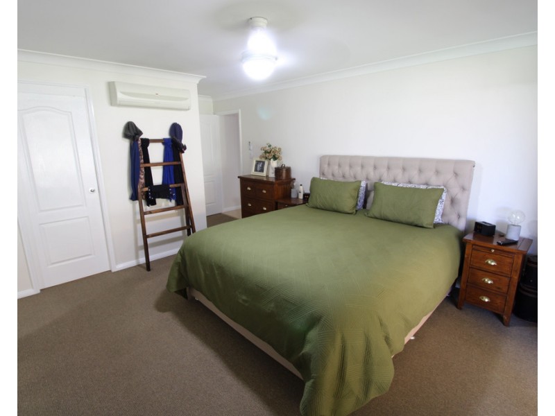 5 Coombs Court, Emerald QLD 4720