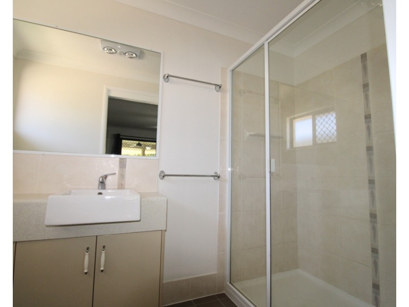 5 Coombs Court, Emerald QLD 4720