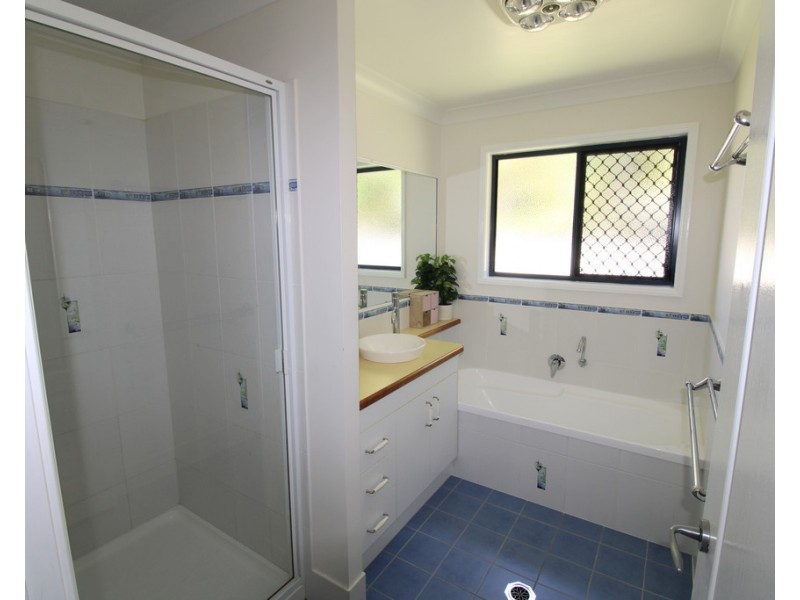 5 Coombs Court, Emerald QLD 4720