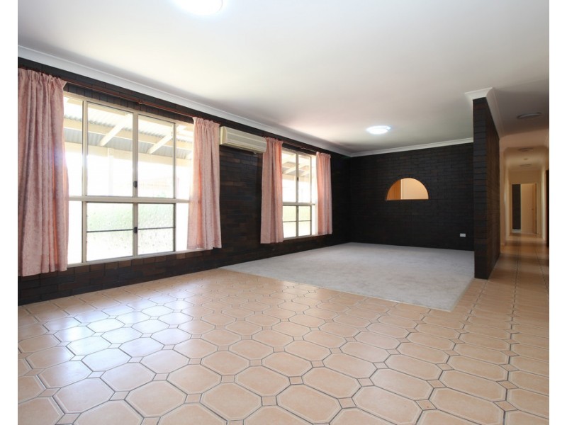 10 Pritchard Road, Emerald QLD 4720