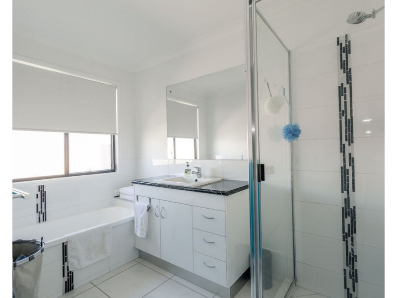 1 Sewell Street, Emerald QLD 4720
