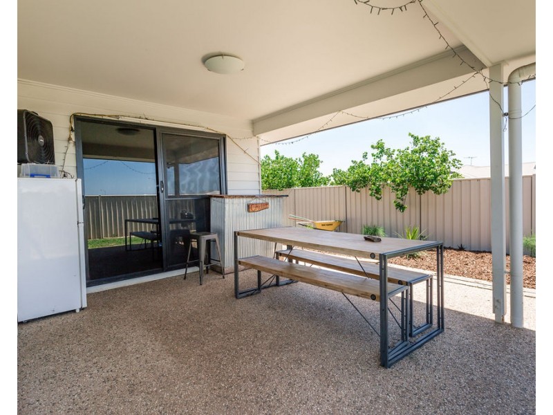 1 Sewell Street, Emerald QLD 4720