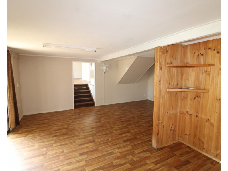 64 Loch Street, Emerald QLD 4720