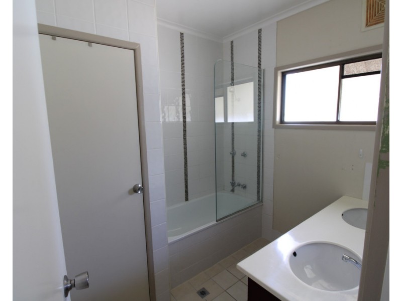 64 Loch Street, Emerald QLD 4720