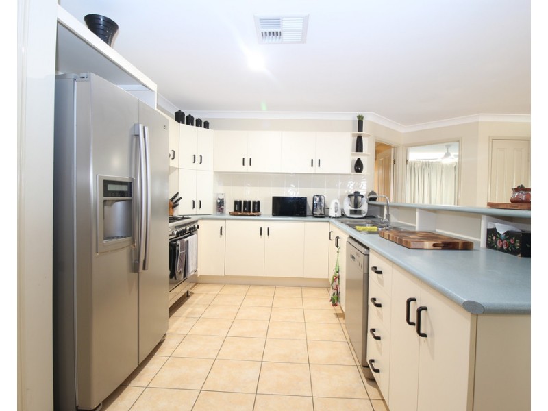 18 Jeppesen Drive, Emerald QLD 4720