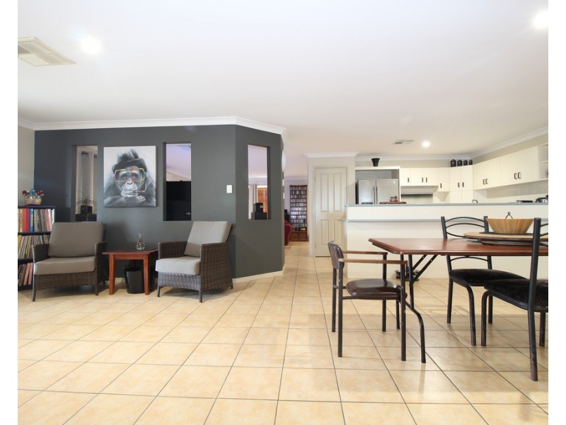 18 Jeppesen Drive, Emerald QLD 4720