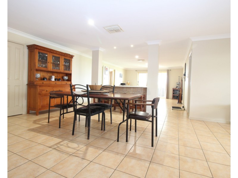 18 Jeppesen Drive, Emerald QLD 4720