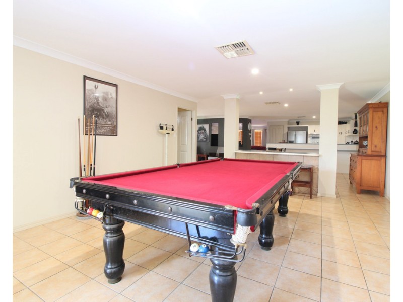 18 Jeppesen Drive, Emerald QLD 4720