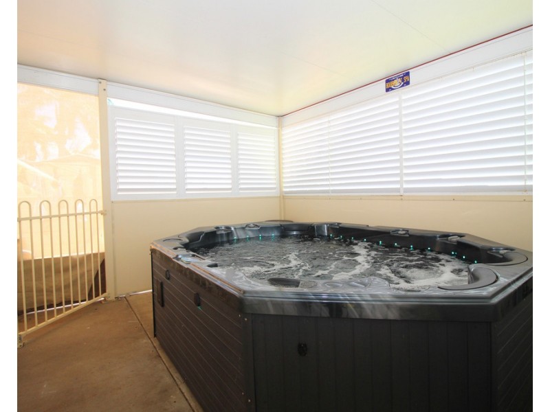 18 Jeppesen Drive, Emerald QLD 4720