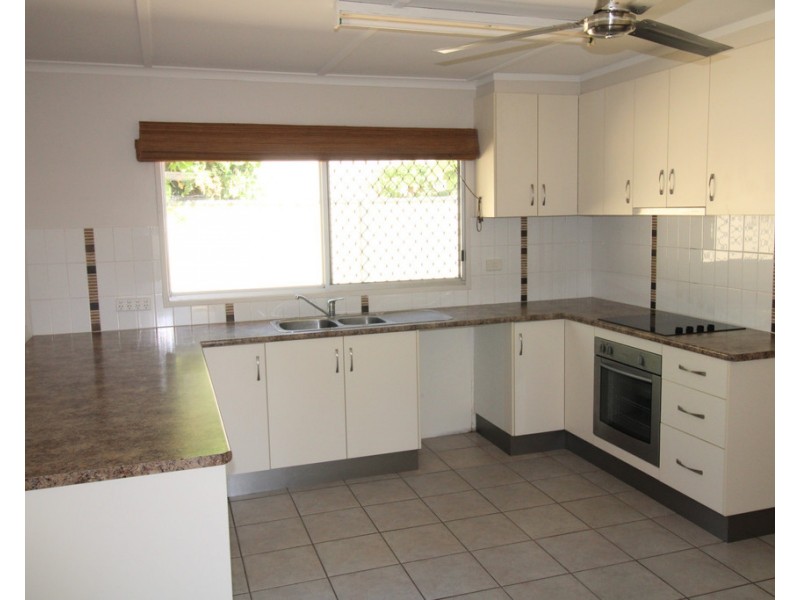 11 Carbeen Place, Emerald QLD 4720