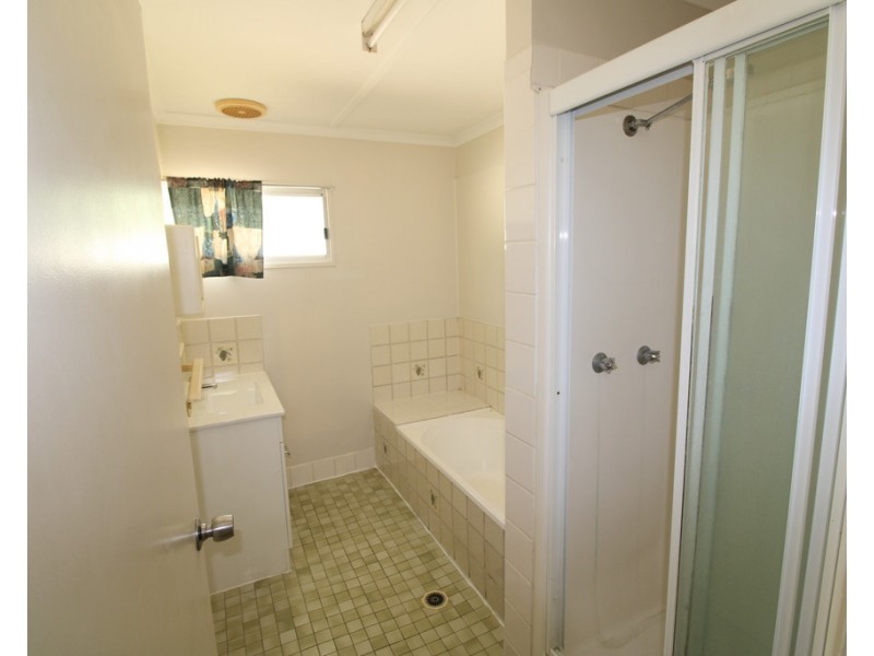 11 Carbeen Place, Emerald QLD 4720