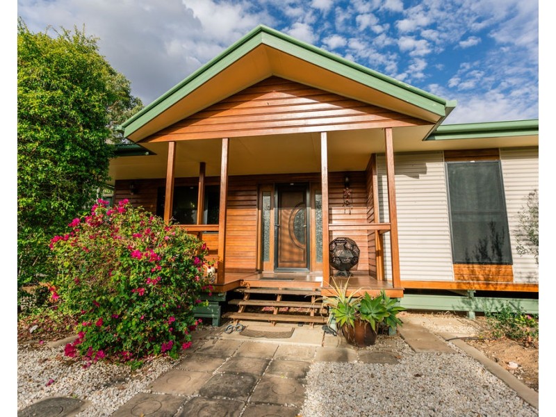 16 Coaker Drive, Emerald QLD 4720