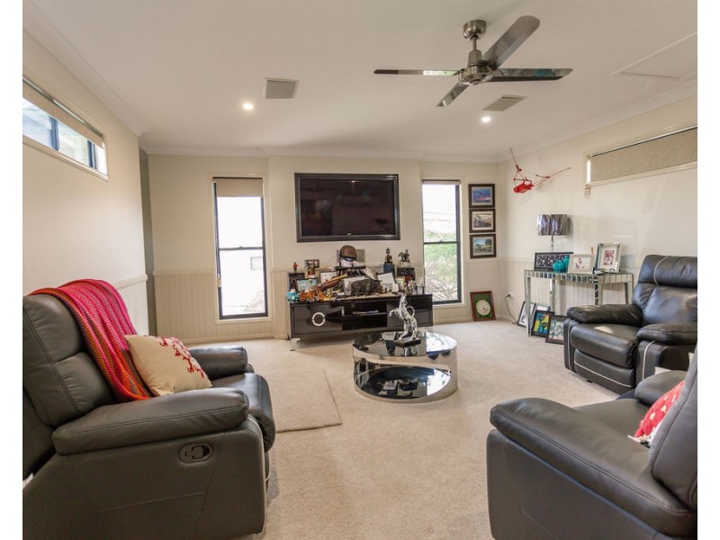 16 Coaker Drive, Emerald QLD 4720