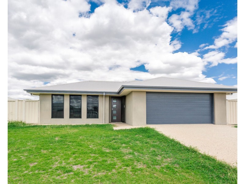 9 Thornton Street, Emerald QLD 4720