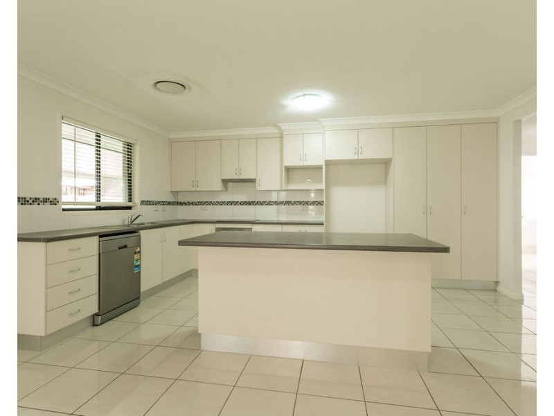 9 Thornton Street, Emerald QLD 4720
