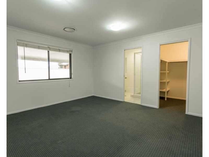9 Thornton Street, Emerald QLD 4720