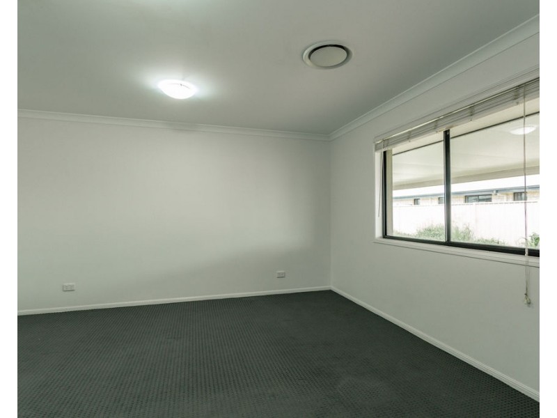 9 Thornton Street, Emerald QLD 4720