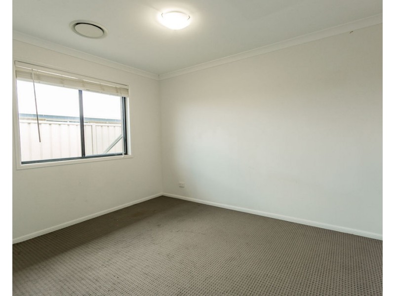 9 Thornton Street, Emerald QLD 4720