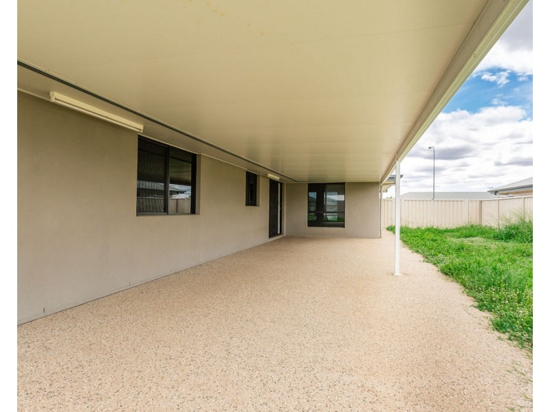 9 Thornton Street, Emerald QLD 4720