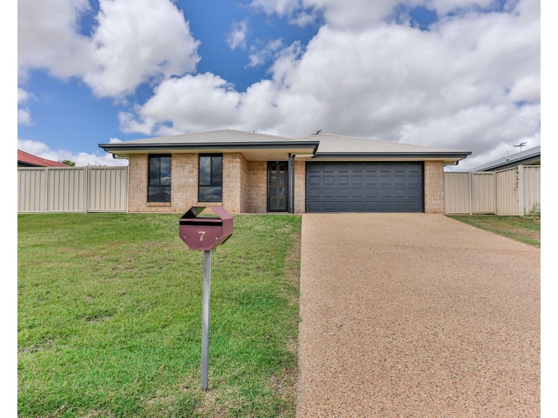 7 Berthun Street, Emerald QLD 4720