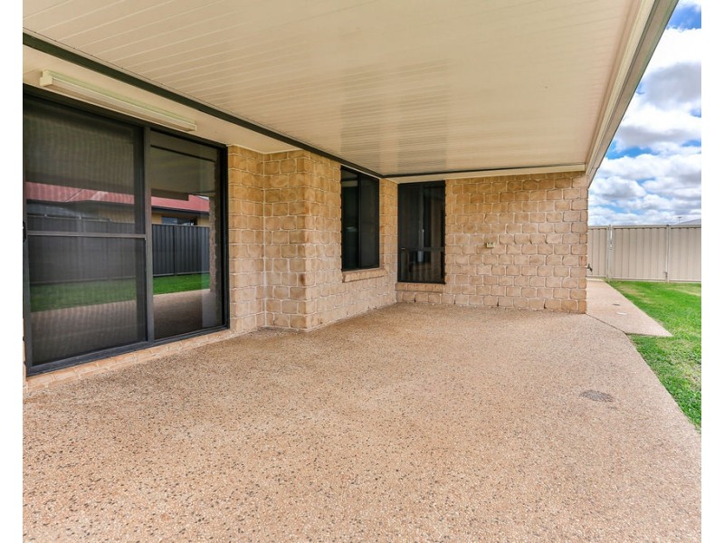 7 Berthun Street, Emerald QLD 4720