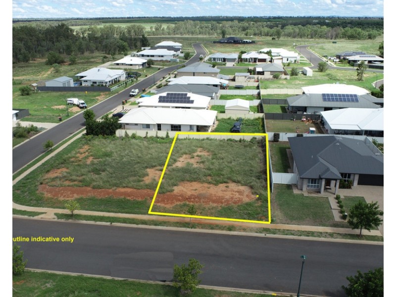 33 Canterbury Road, Emerald QLD 4720