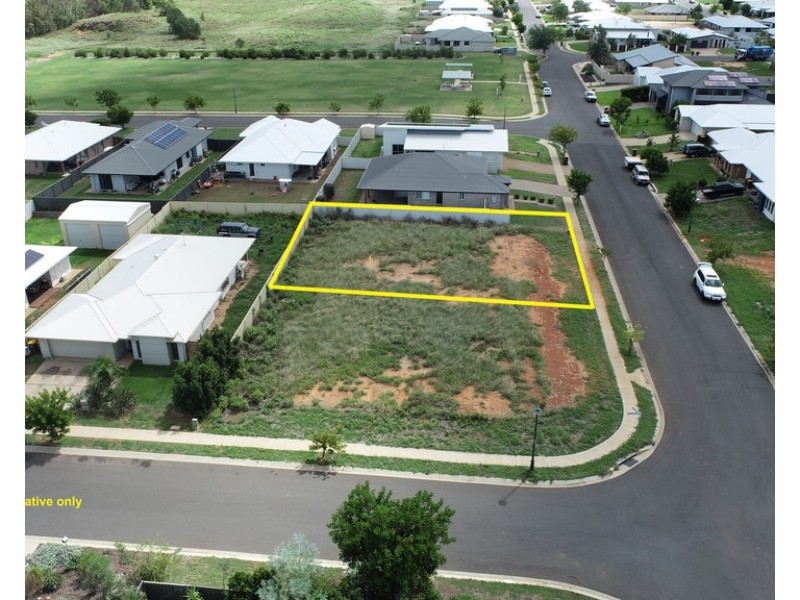 33 Canterbury Road, Emerald QLD 4720