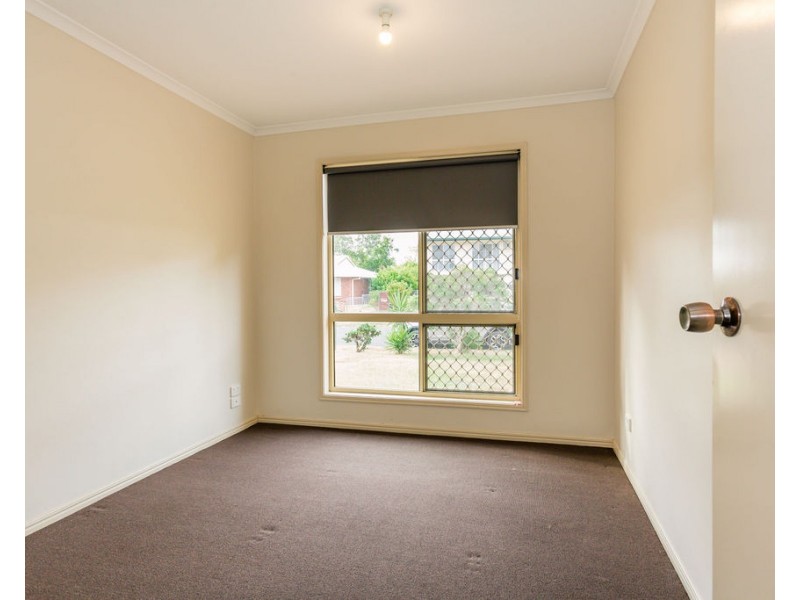 17 Dawn Crescent, Emerald QLD 4720