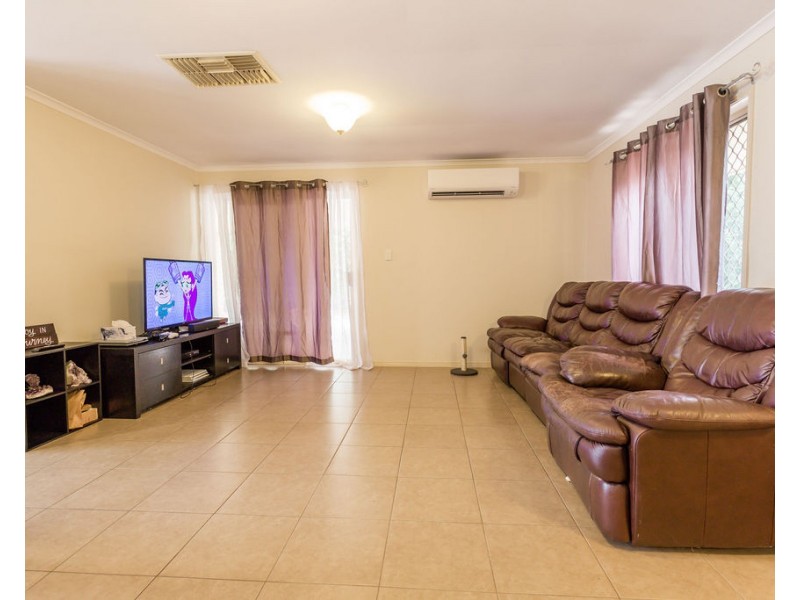 17 Dawn Crescent, Emerald QLD 4720