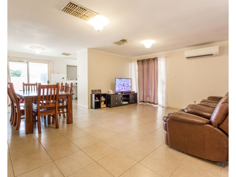 17 Dawn Crescent, Emerald QLD 4720