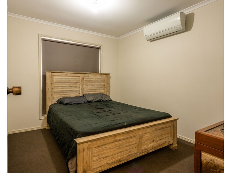 17 Dawn Crescent, Emerald QLD 4720